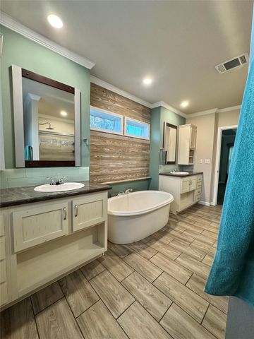 2636 E FM 532, Schulenburg, TX 78956