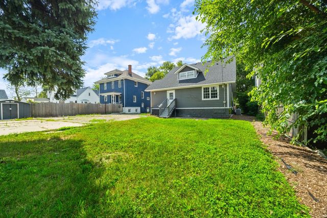 907 Glenwood Avenue, Joliet, IL 60435