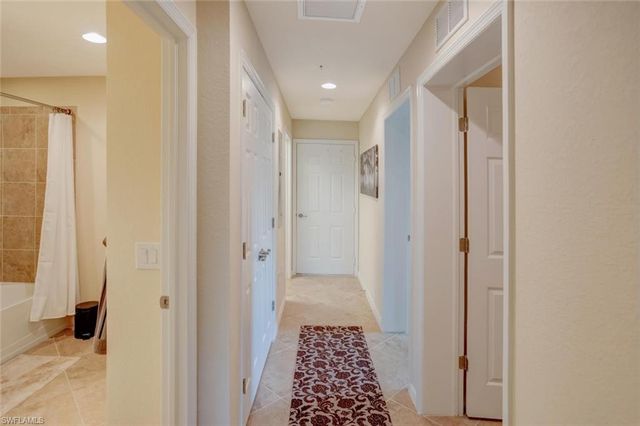 9126 Napoli CT 101, Naples, FL 34113