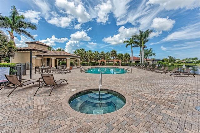 9126 Napoli CT 101, Naples, FL 34113