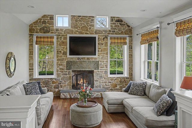26 WORMANSVILLE RD, Pipersville, PA 18947