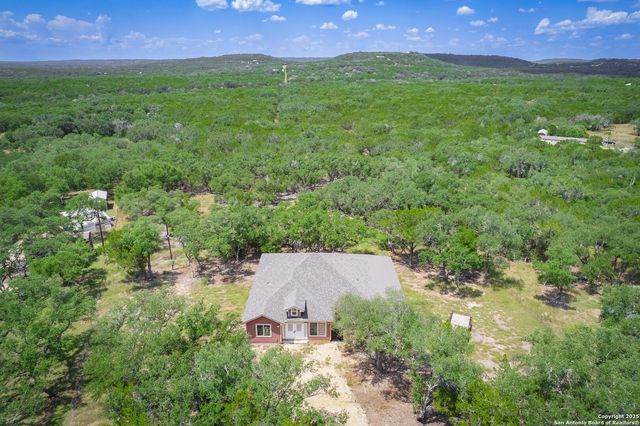 423 County Road 2471, Hondo, TX 78861