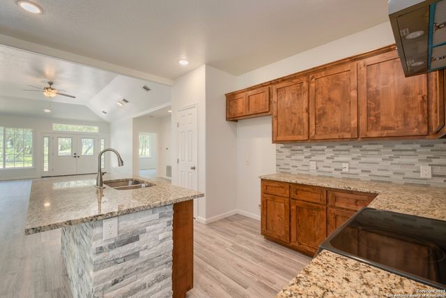 423 County Road 2471, Hondo, TX 78861
