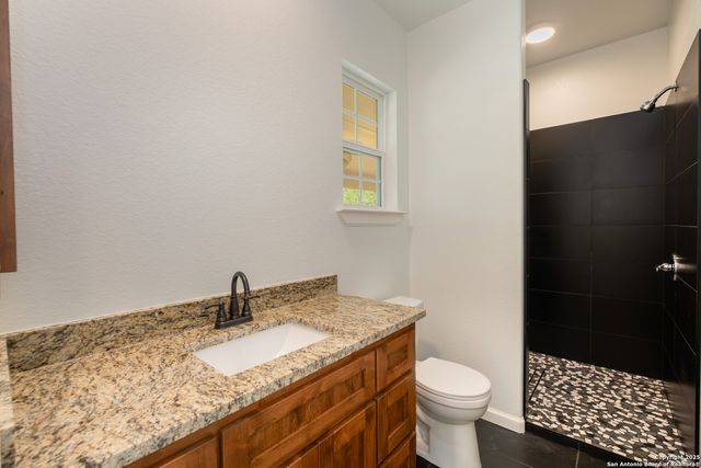 423 County Road 2471, Hondo, TX 78861
