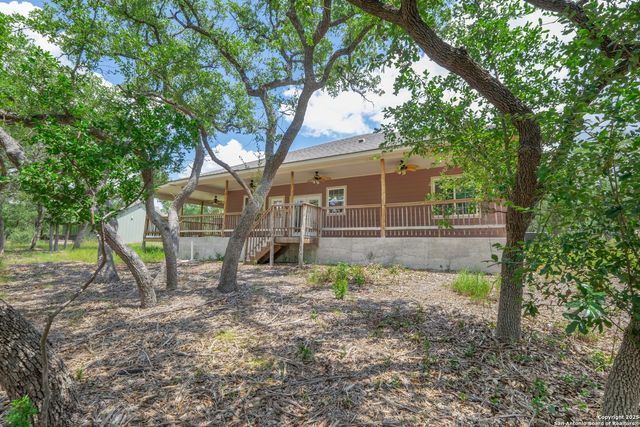 423 County Road 2471, Hondo, TX 78861