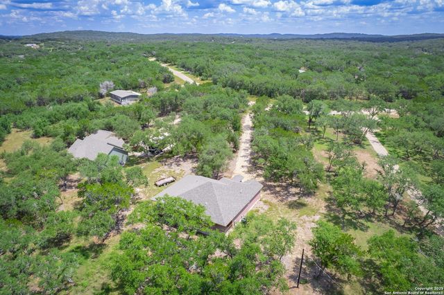 423 County Road 2471, Hondo, TX 78861