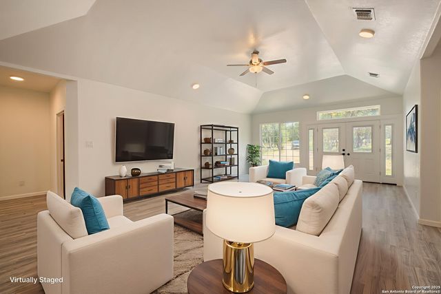 423 County Road 2471, Hondo, TX 78861