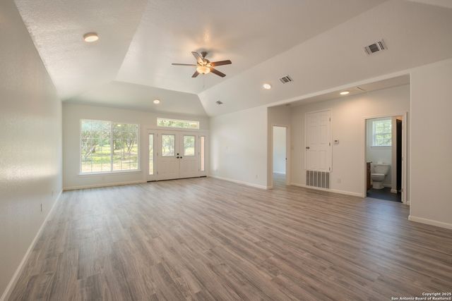 423 County Road 2471, Hondo, TX 78861