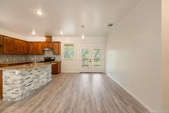 423 County Road 2471, Hondo, TX 78861