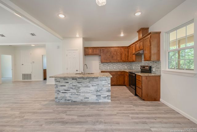 423 County Road 2471, Hondo, TX 78861