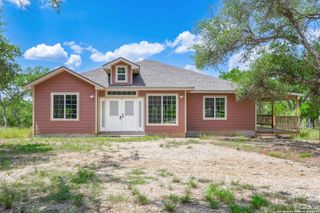 423 County Road 2471, Hondo, TX 78861