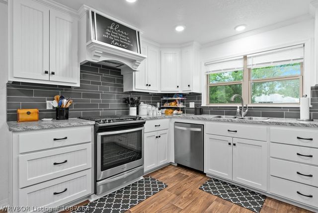 1704 Pleasant Valley Road, Van Buren, AR 72956