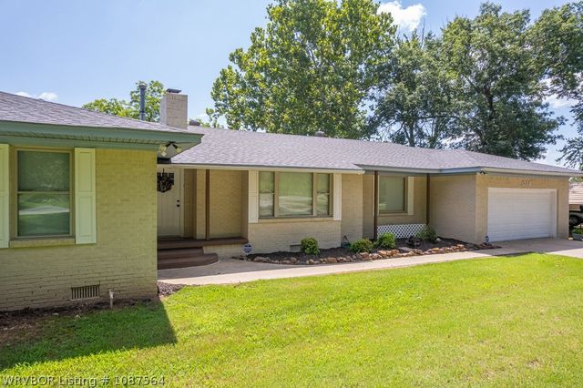 1704 Pleasant Valley Road, Van Buren, AR 72956