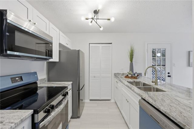 304 Thalia Station CT, Virginia Beach, VA 23452
