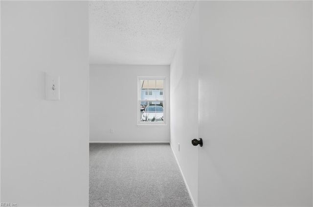 304 Thalia Station CT, Virginia Beach, VA 23452