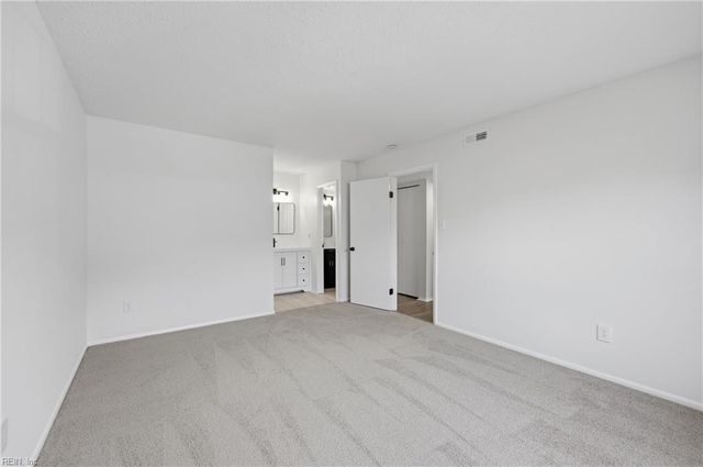 304 Thalia Station CT, Virginia Beach, VA 23452