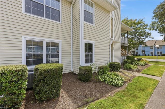 304 Thalia Station CT, Virginia Beach, VA 23452
