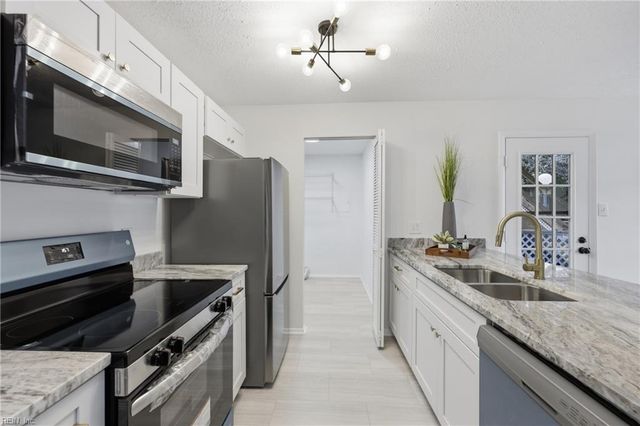 304 Thalia Station CT, Virginia Beach, VA 23452