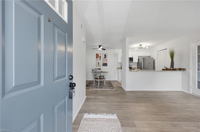 304 Thalia Station CT, Virginia Beach, VA 23452