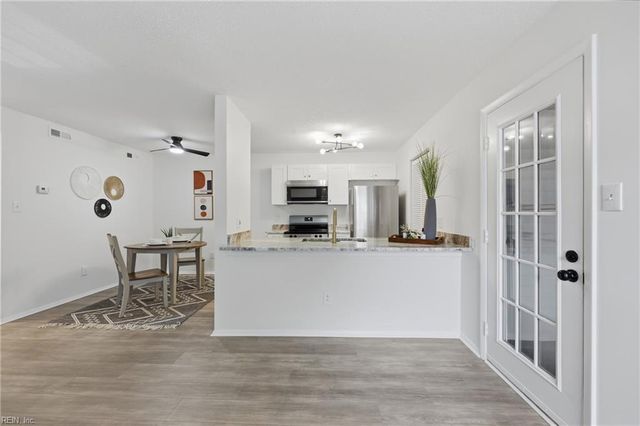 304 Thalia Station CT, Virginia Beach, VA 23452