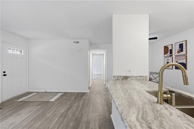 304 Thalia Station CT, Virginia Beach, VA 23452