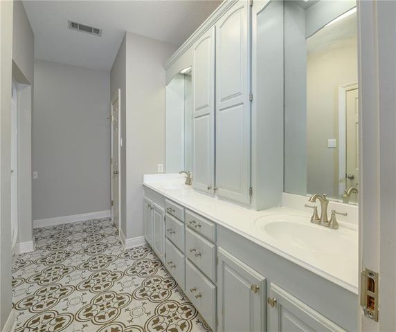 3221 SKYLINE Drive, Pineville, LA 71360