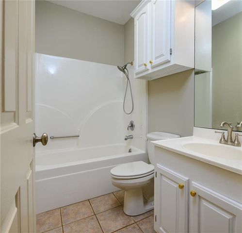 3221 SKYLINE Drive, Pineville, LA 71360