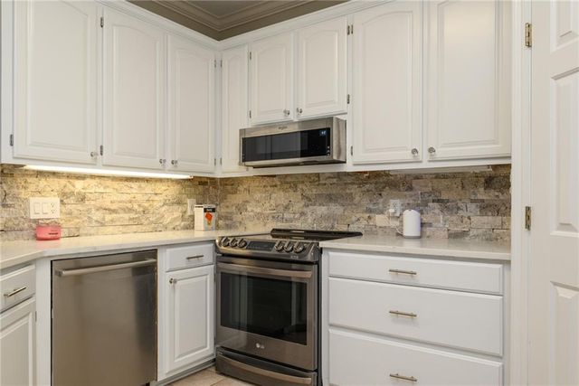 3221 SKYLINE Drive, Pineville, LA 71360