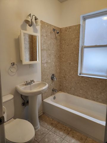 1530 E 65th Place 2, Chicago, IL 60637