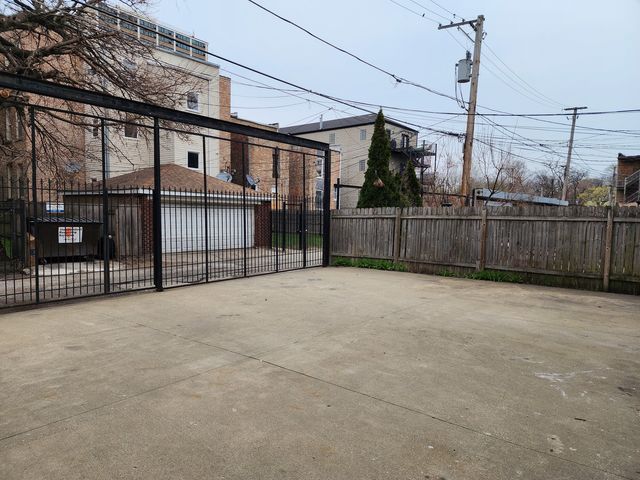 1530 E 65th Place 2, Chicago, IL 60637