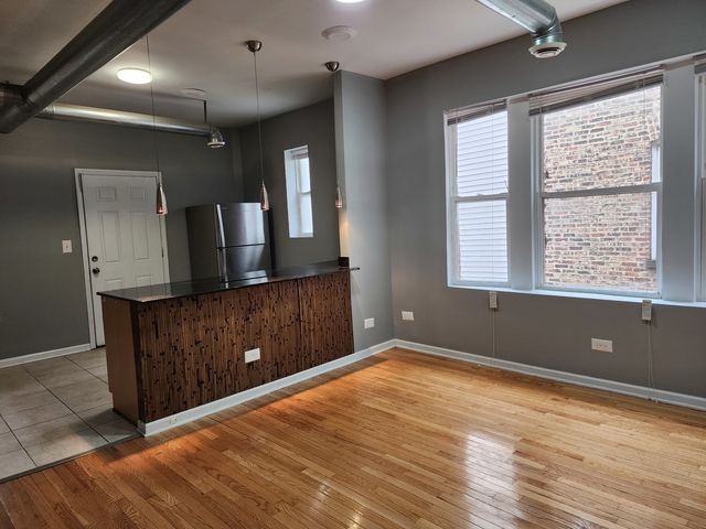 1530 E 65th Place 2, Chicago, IL 60637