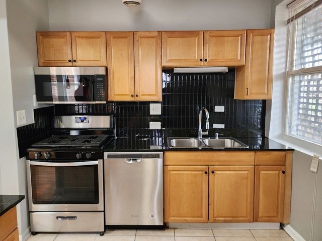 1530 E 65th Place 2, Chicago, IL 60637