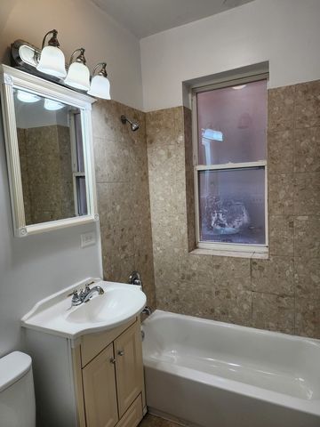 1530 E 65th Place 2, Chicago, IL 60637