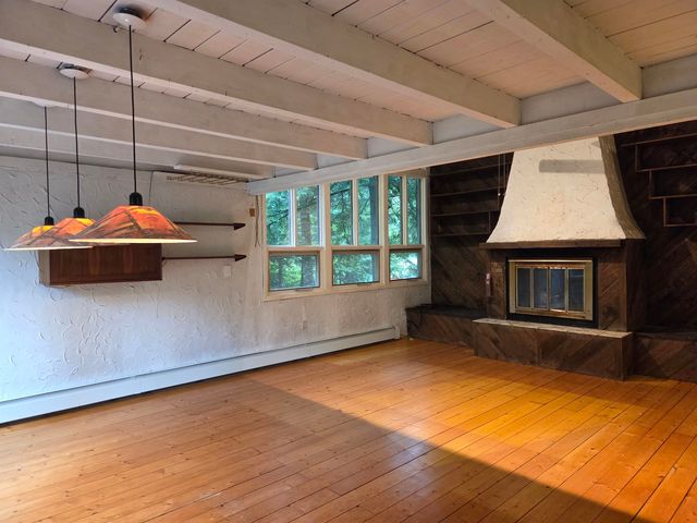 2 Tallwood Circle, Londonderry, VT 05148