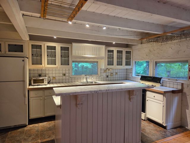 2 Tallwood Circle, Londonderry, VT 05148