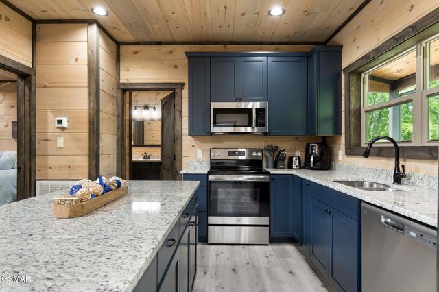 2218 Pinnacle Ridge Trail, Sevierville, TN 37876