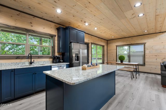 2218 Pinnacle Ridge Trail, Sevierville, TN 37876