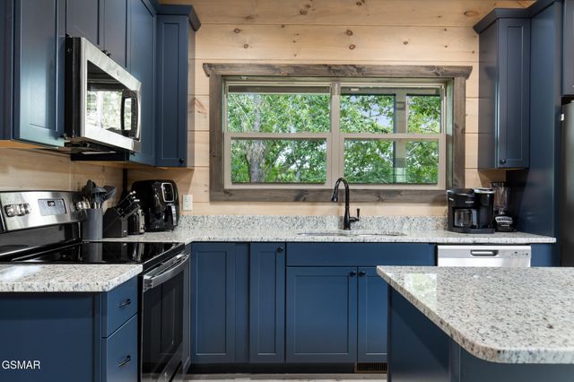 2218 Pinnacle Ridge Trail, Sevierville, TN 37876