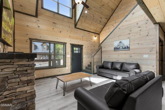 2218 Pinnacle Ridge Trail, Sevierville, TN 37876