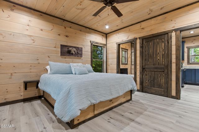 2218 Pinnacle Ridge Trail, Sevierville, TN 37876