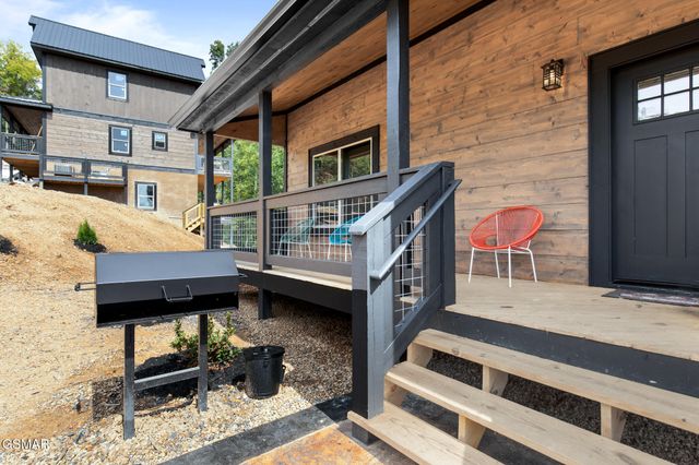 2218 Pinnacle Ridge Trail, Sevierville, TN 37876