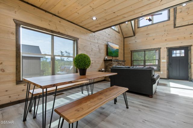 2218 Pinnacle Ridge Trail, Sevierville, TN 37876