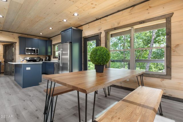 2218 Pinnacle Ridge Trail, Sevierville, TN 37876