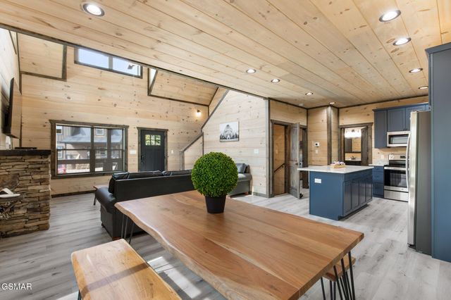 2218 Pinnacle Ridge Trail, Sevierville, TN 37876