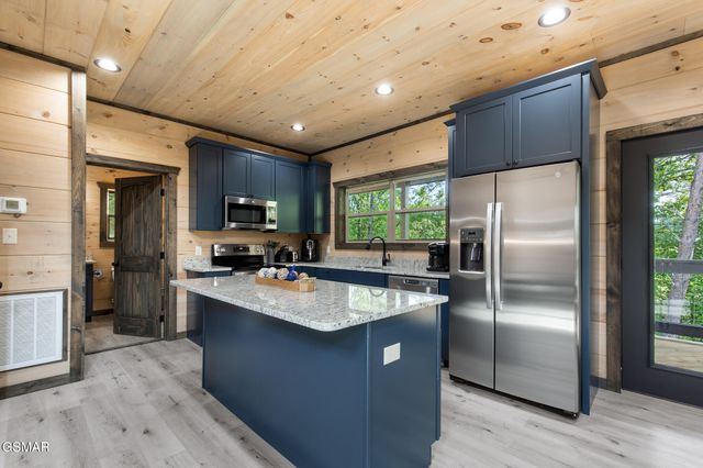 2218 Pinnacle Ridge Trail, Sevierville, TN 37876