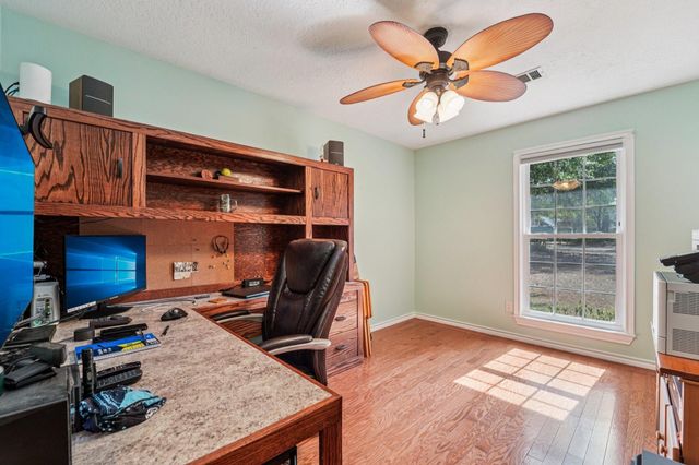 378 Ridgewood Drive, Magnolia, TX 77355