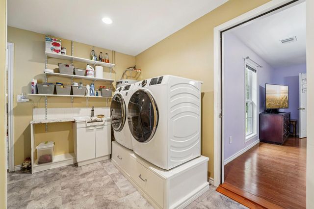 378 Ridgewood Drive, Magnolia, TX 77355