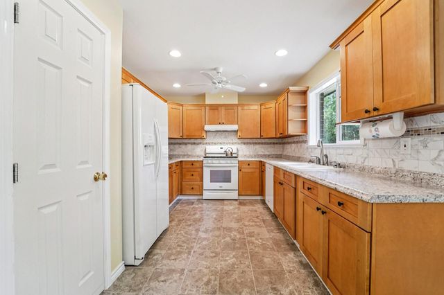 378 Ridgewood Drive, Magnolia, TX 77355