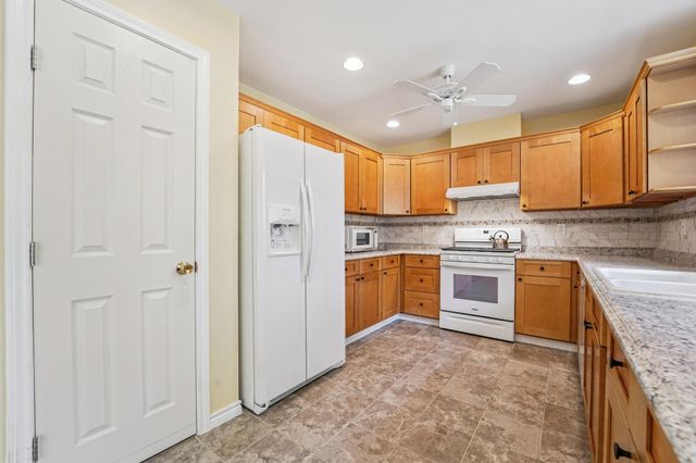 378 Ridgewood Drive, Magnolia, TX 77355