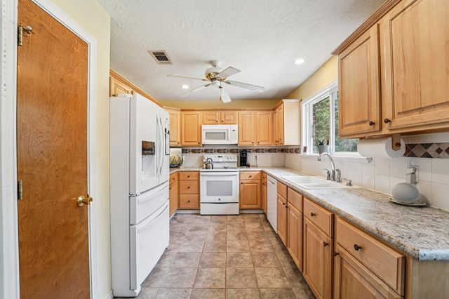 378 Ridgewood Drive, Magnolia, TX 77355